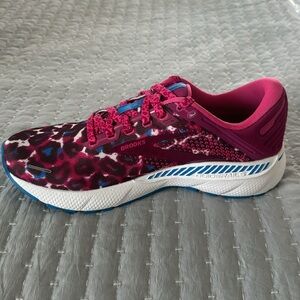 Brooks Adrenaline GTS running shoes - size 8.5